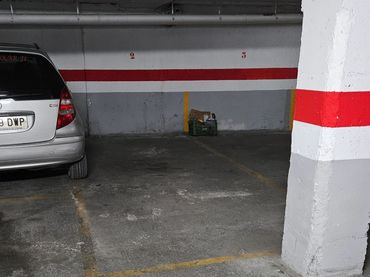 Motorradstellplatz zur Miete in Carrer Baró d'Eroles 6