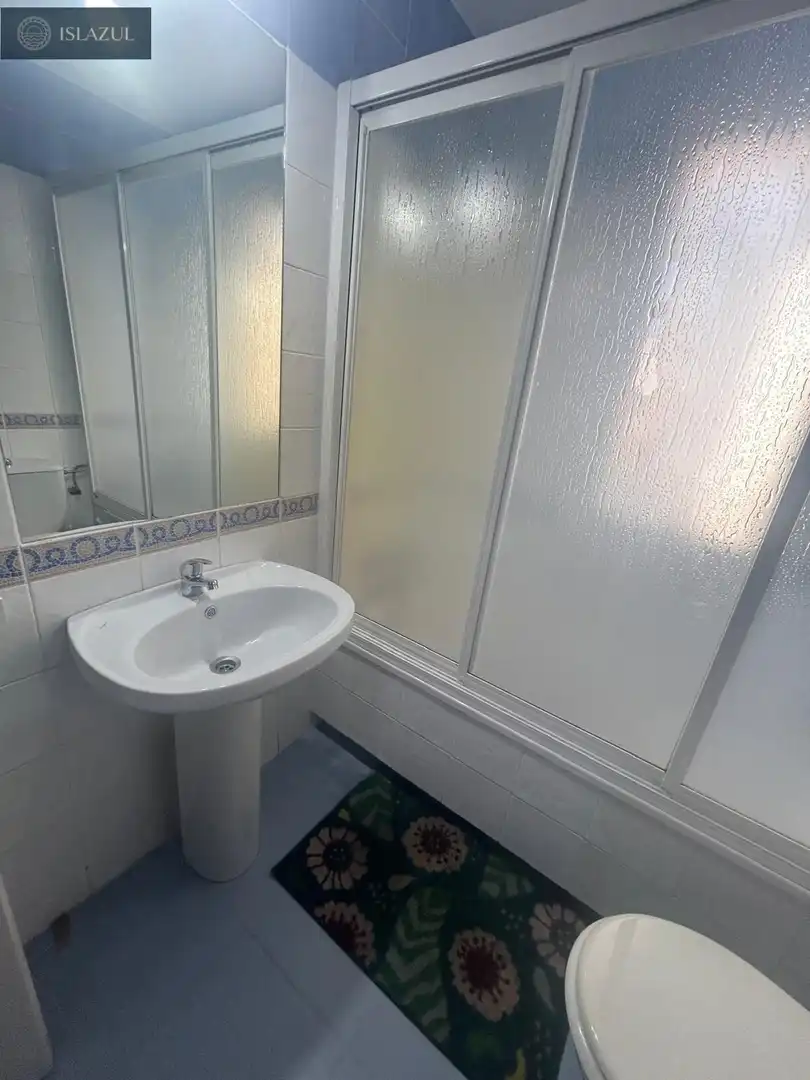 Bany de Apartament en venda en Isla Cristina amb Aire condicionat, Jardí privat i Terrassa