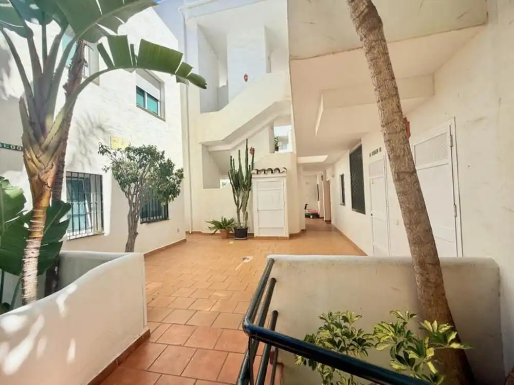 Vista exterior de Ático de alquiler en Marbella con Aire acondicionado, Terraza y Piscina