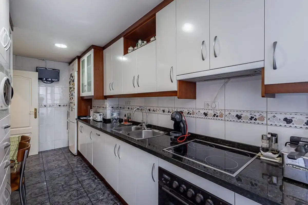 Cuina de Pis en venda en Granada amb Calefacció i Terrassa