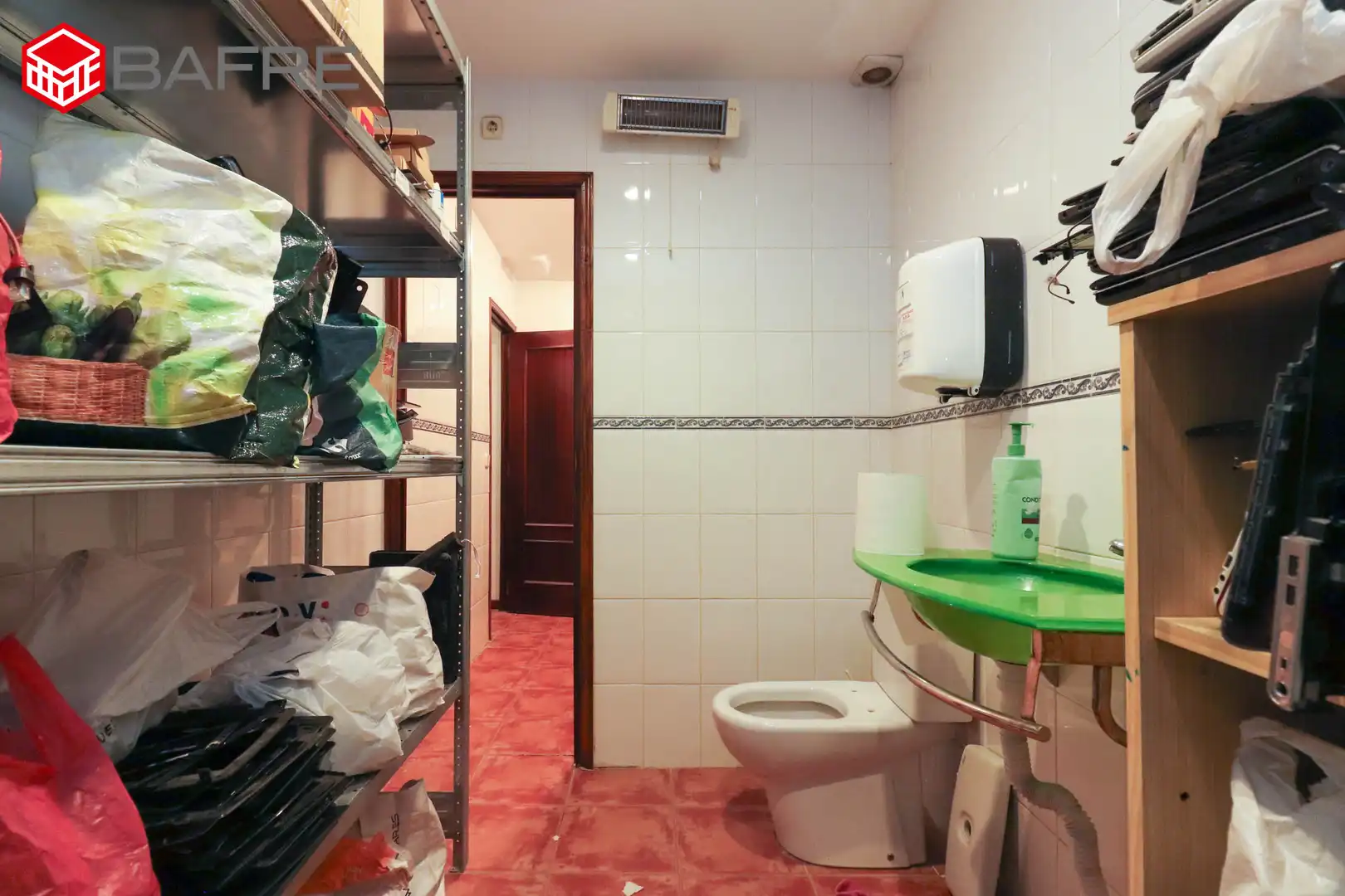 Badezimmer von Geschaftsraum zum Verkauf in Madrid