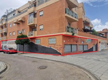 Locale commerciale in affitto a Avenida de la Hispanidad 17