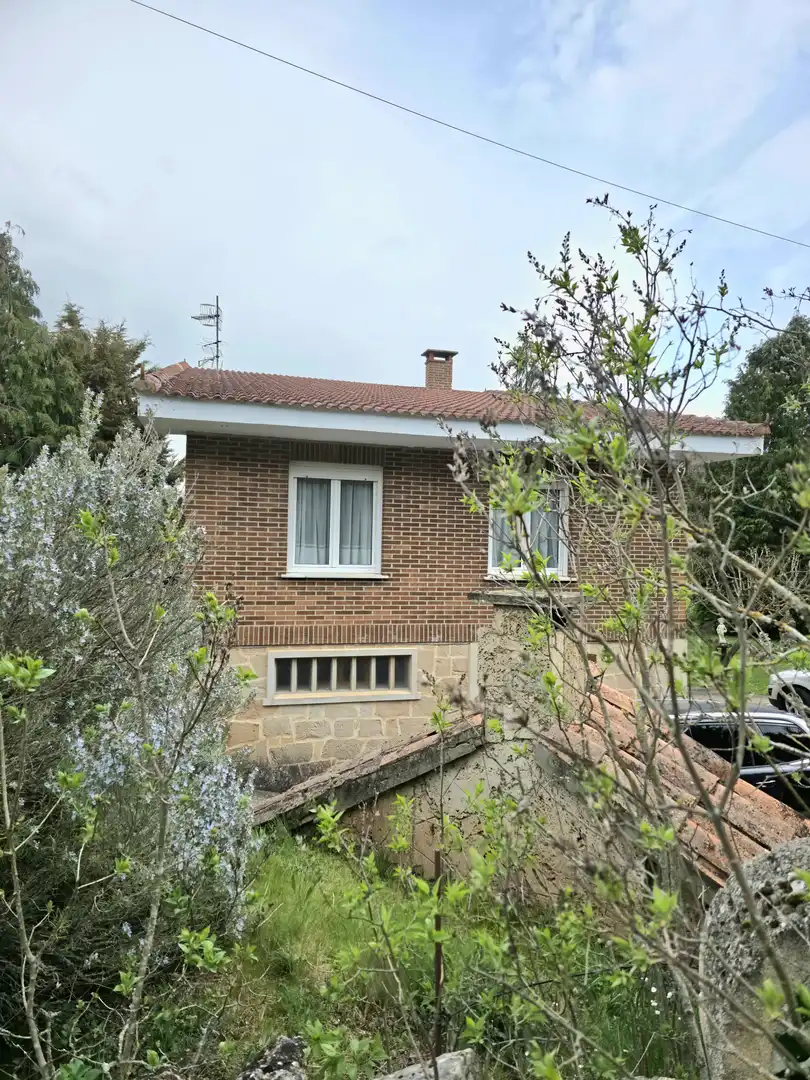 Vista exterior de Casa o xalet en venda en Pomar de Valdivia amb Calefacció, Jardí privat i Terrassa
