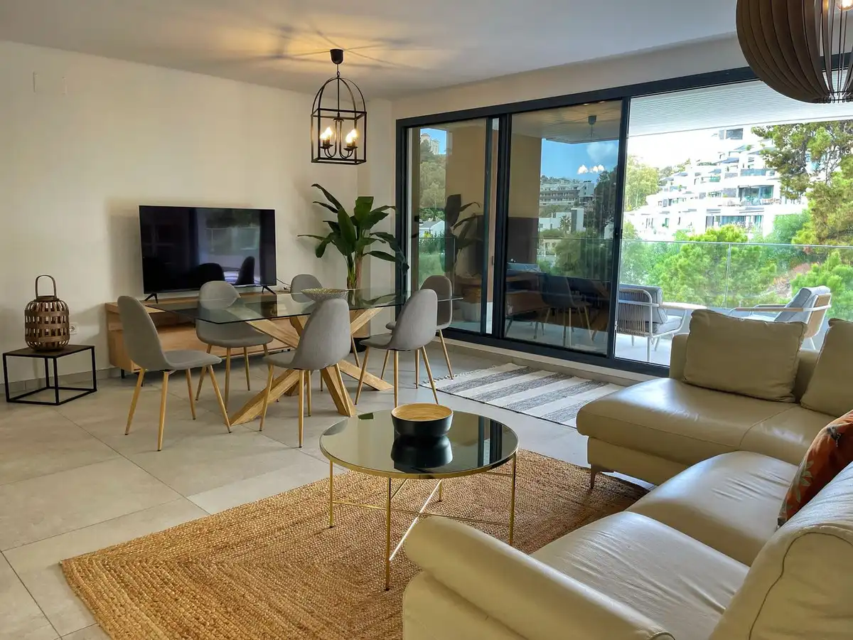 Wohnzimmer von Wohnung zur Miete in Benahavís mit Klimaanlage, Terrasse und Möbliert