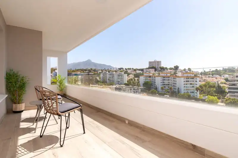 Apartamento con terraza en venta en Estepona Pueblo, imagen 2