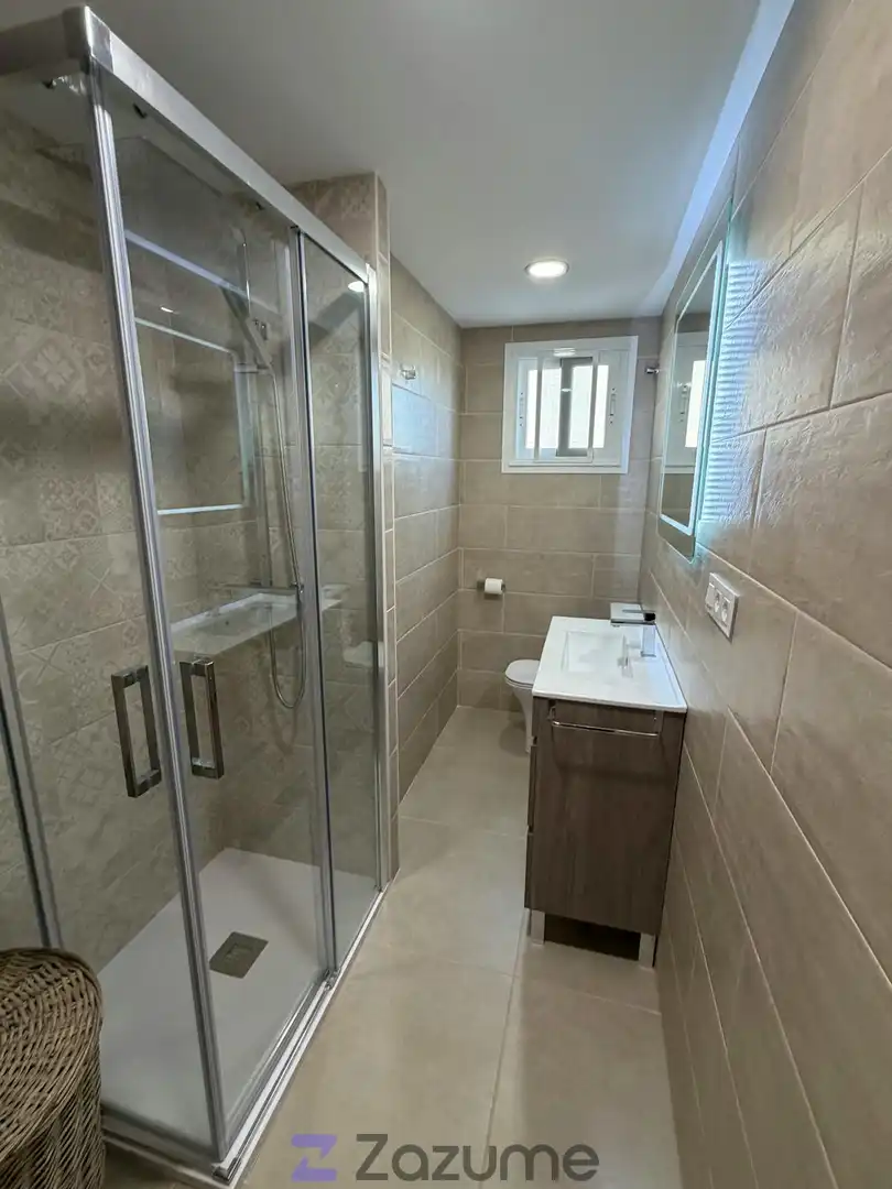 Bathroom of Flat for rent in Piles  with Air Conditioner, Heating and Furnished