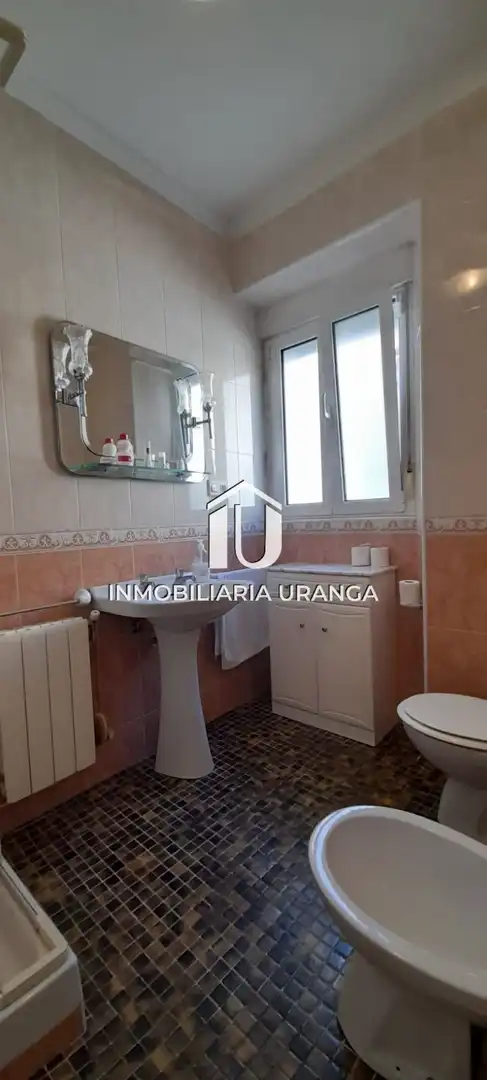 Außenansicht von Haus oder Chalet zum Verkauf in Laredo mit Heizung, Privatgarten und Terrasse