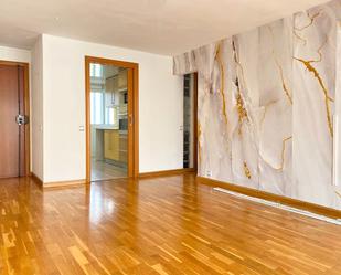 Living room of Flat for sale in L'Hospitalet de Llobregat  with Air Conditioner, Parquet flooring and Oven