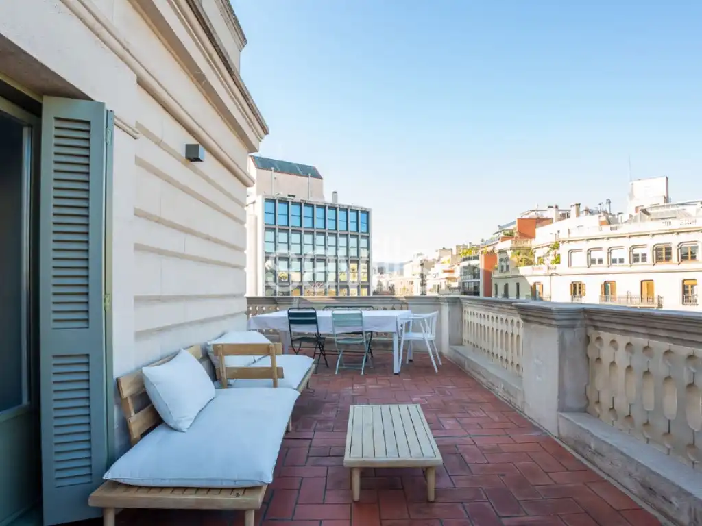 Apartment with lift for sale in Eixample