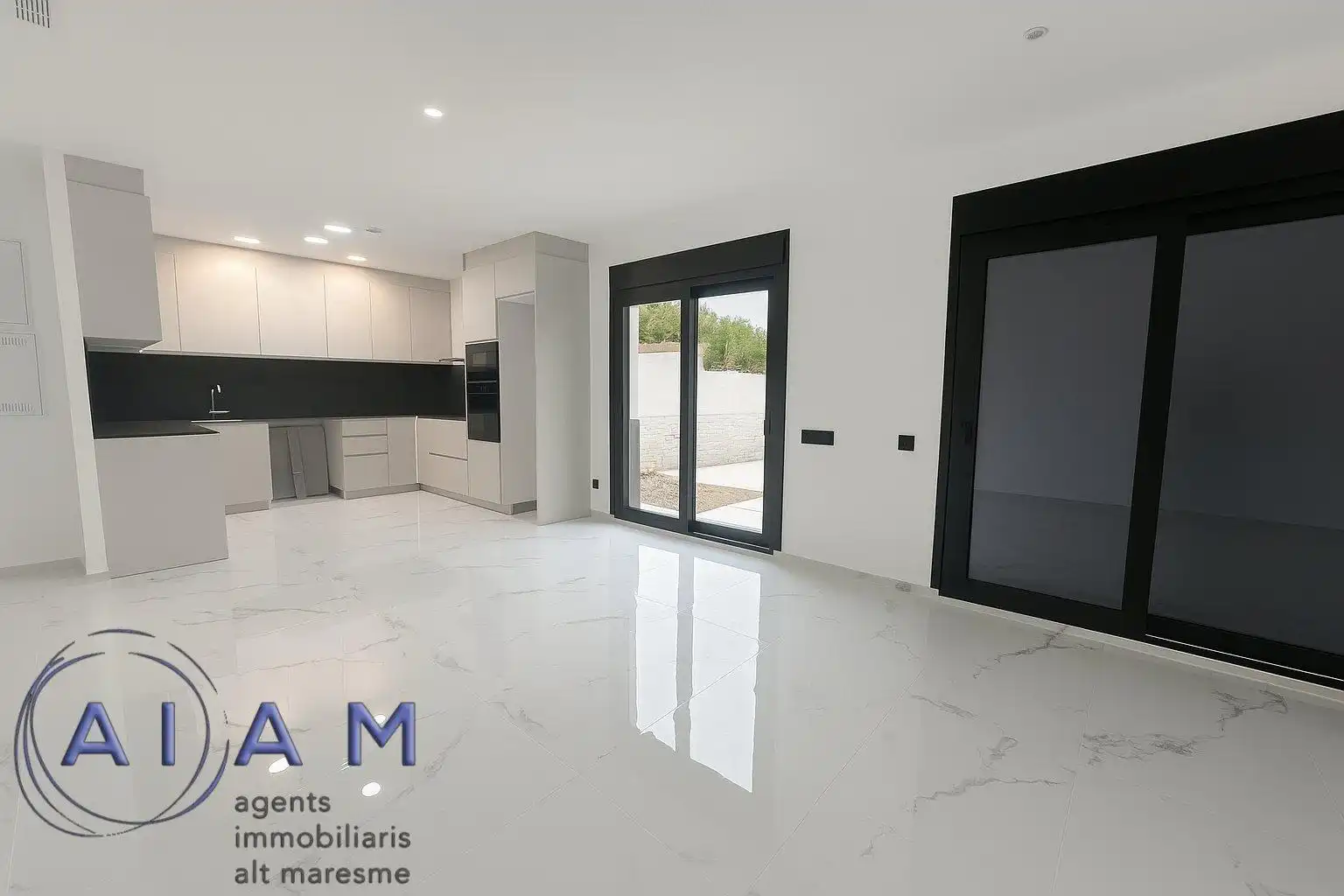 Flat with terrace for sale in Calle del Ponent