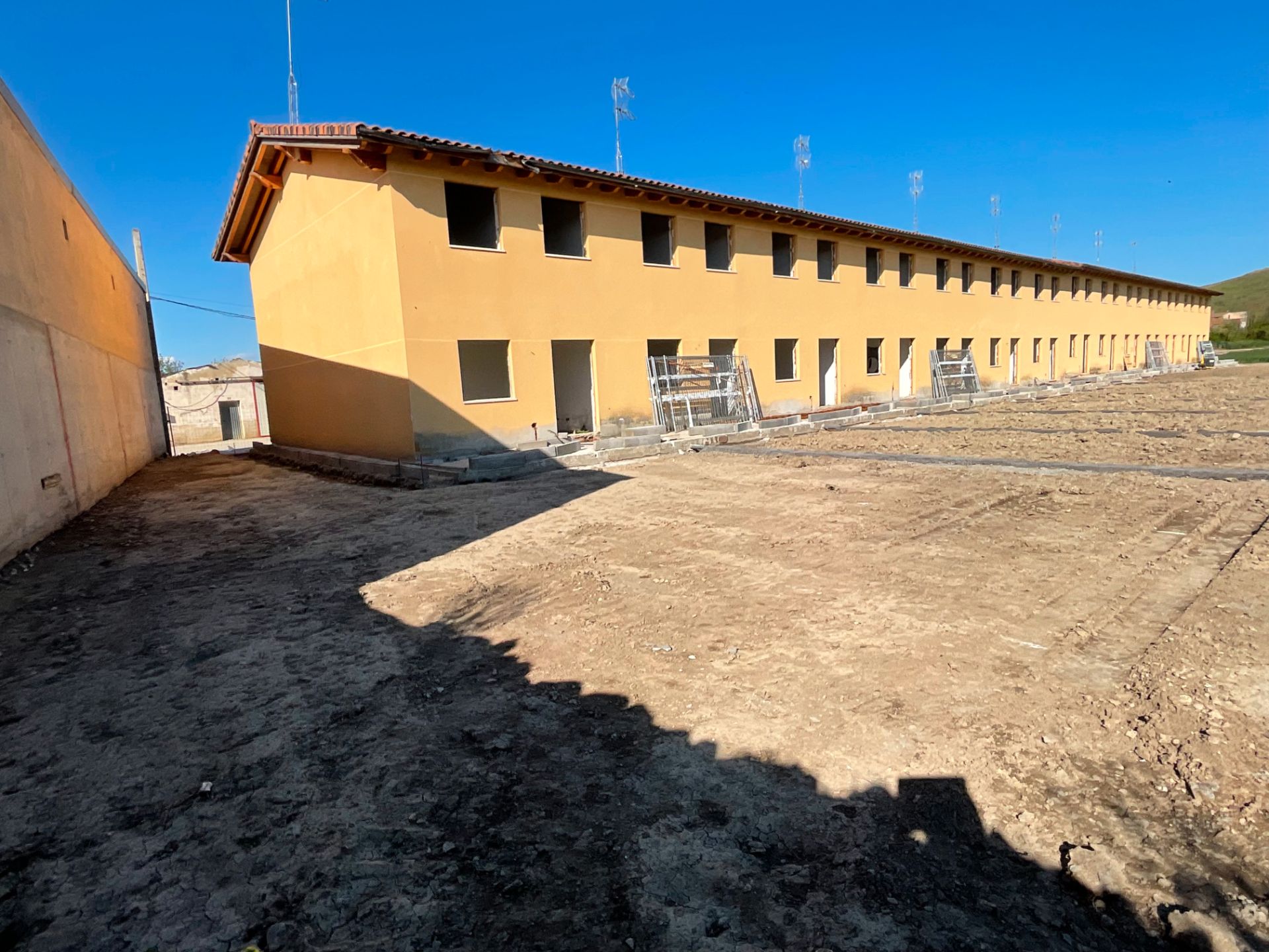 Vista exterior de Casa adosada en venda en Herramélluri amb Calefacció, Jardí privat i Parquet