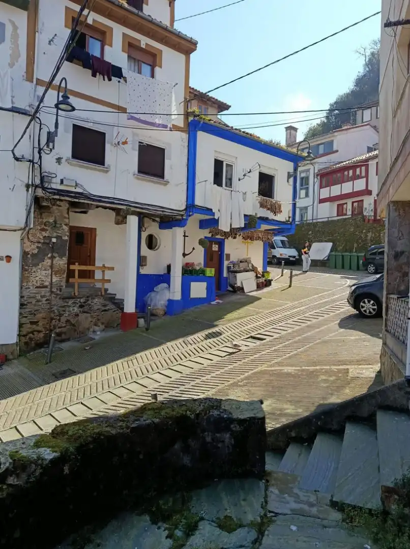 Vista exterior de Piso en venta en Cudillero con Amueblado, Horno y Lavadora