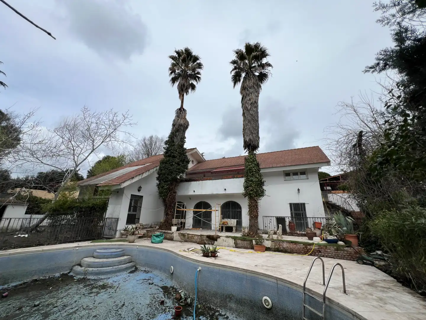 Vista exterior de Casa o chalet en venta en Villanueva de la Cañada con Jardín privado, Terraza y Piscina