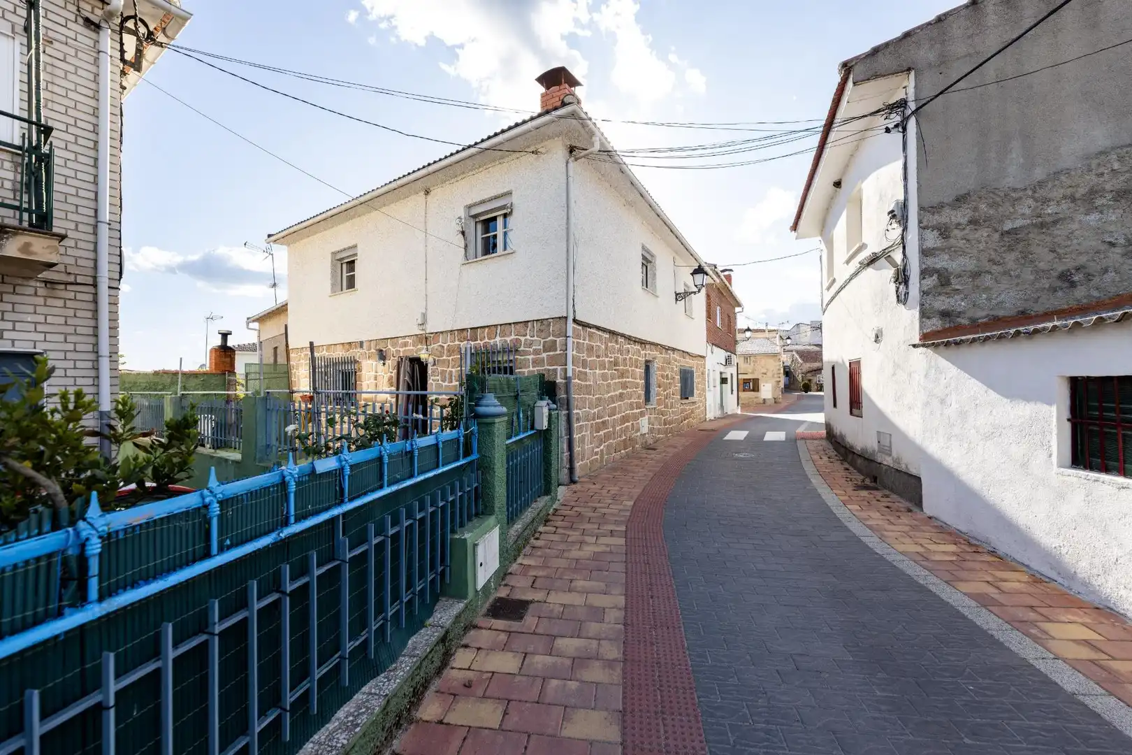 Außenansicht von Haus oder Chalet zum Verkauf in Fresnedillas de la Oliva mit Heizung