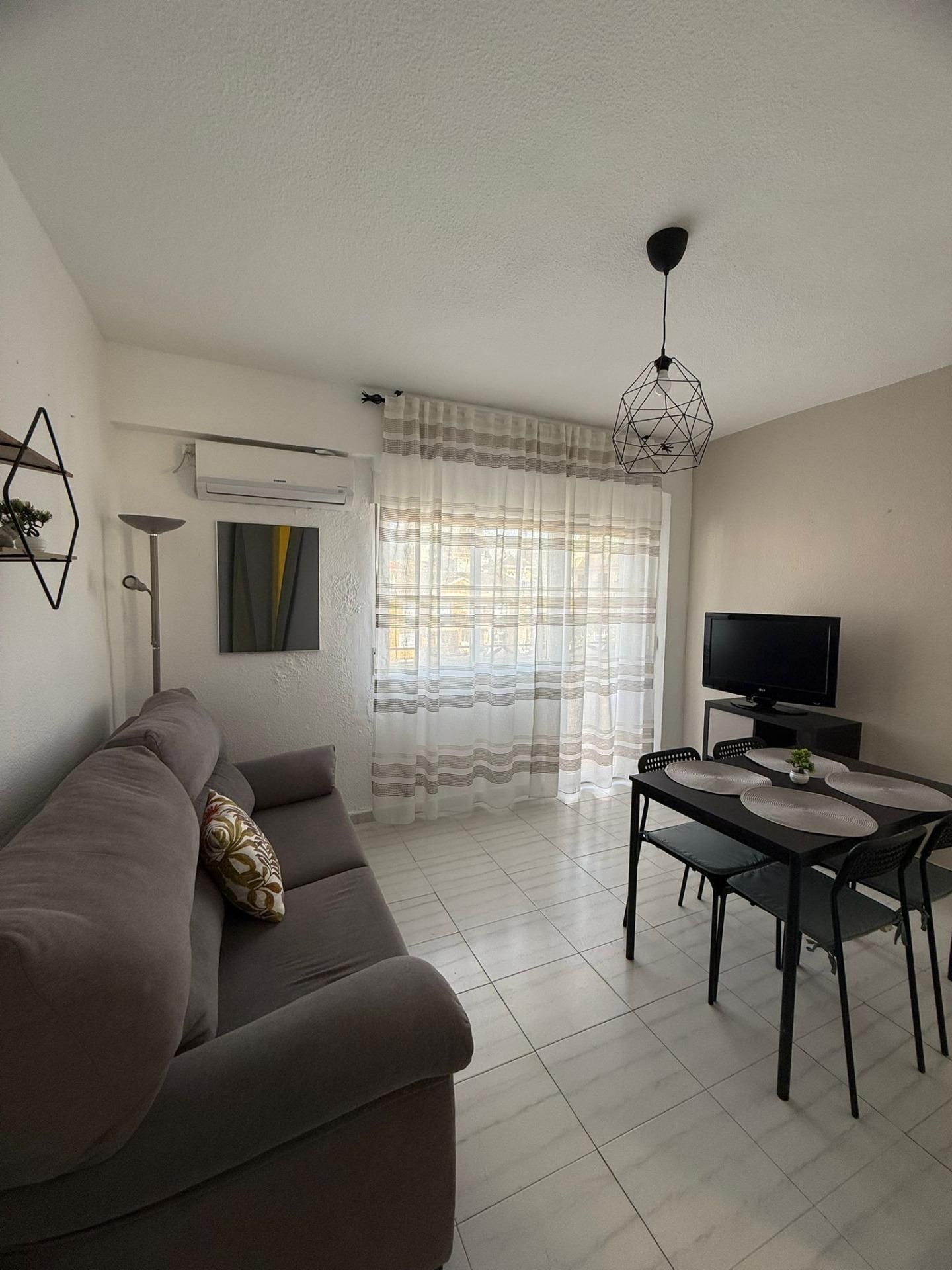 Sala d'estar de Pis de lloguer en Peligros amb Moblat i Balcó