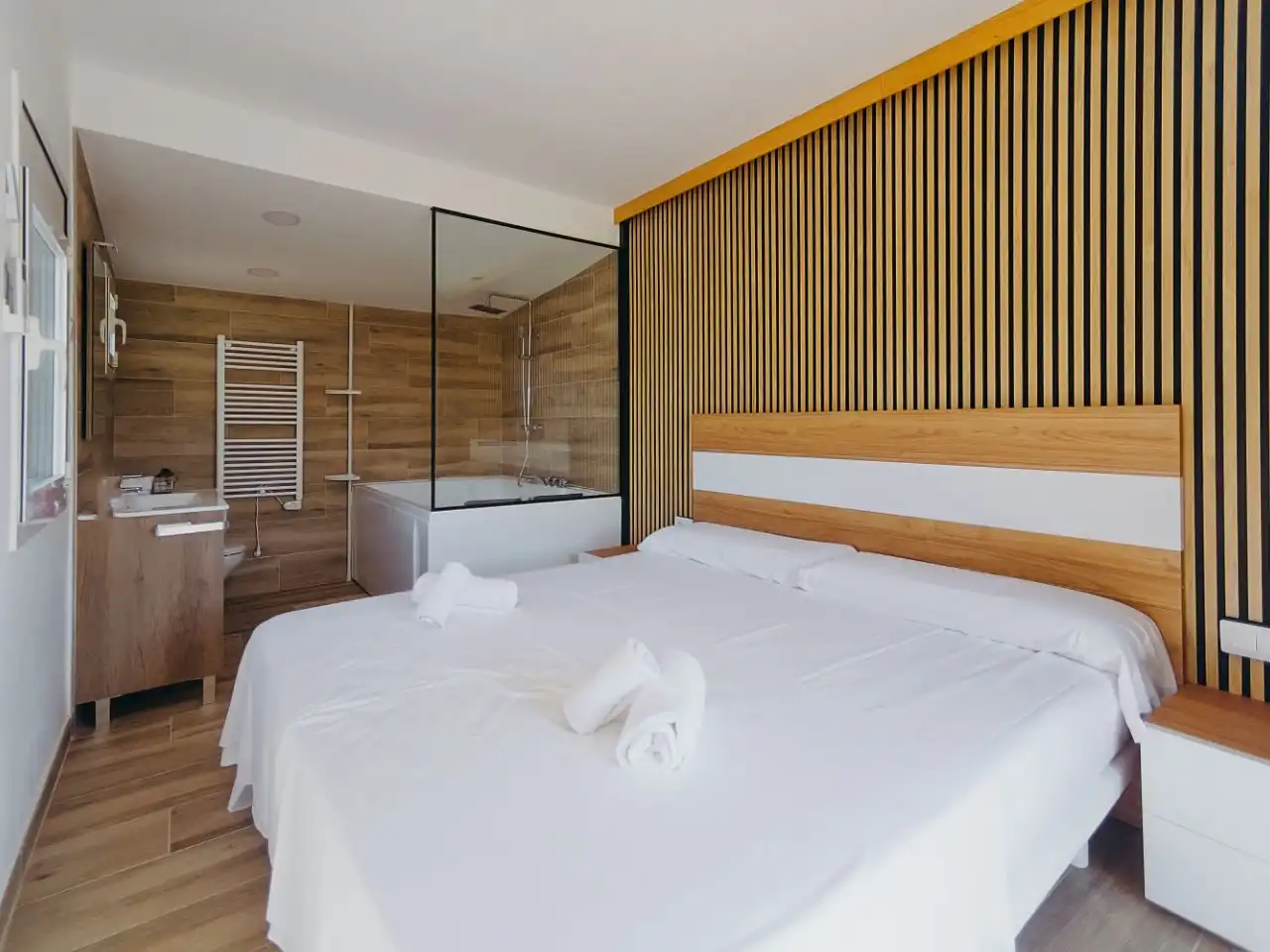 Schlafzimmer von Wohnung zur Miete in Castell d'Aro, Platja d'Aro i s'Agaró mit Klimaanlage und Terrasse
