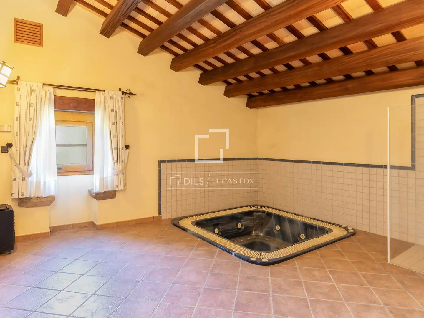Country homes for sale in Breda  with Air Conditioner, Heating and Private garden