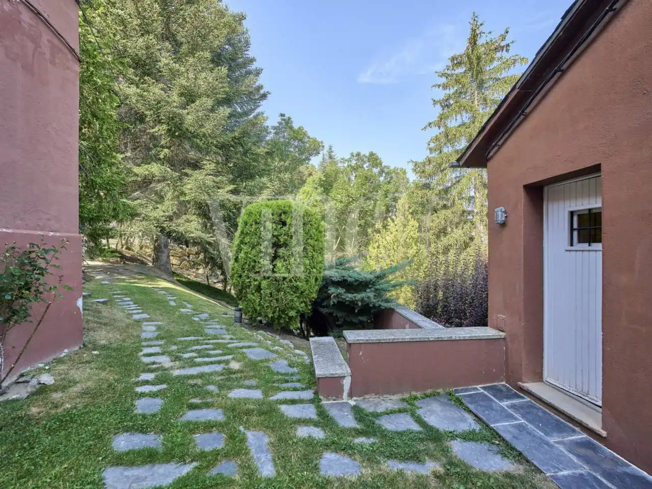 Garden of Detached homes for rent in Alp  with Heating and Parquet flooring