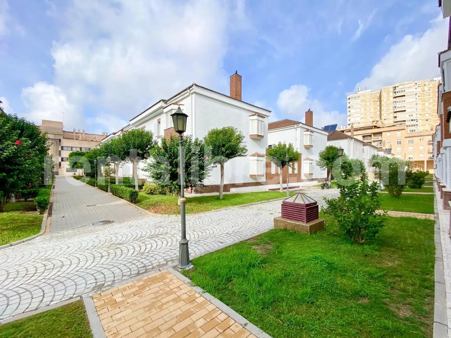 Vista exterior de Casa adosada en venda en Jerez de la Frontera amb Aire condicionat, Calefacció i Terrassa