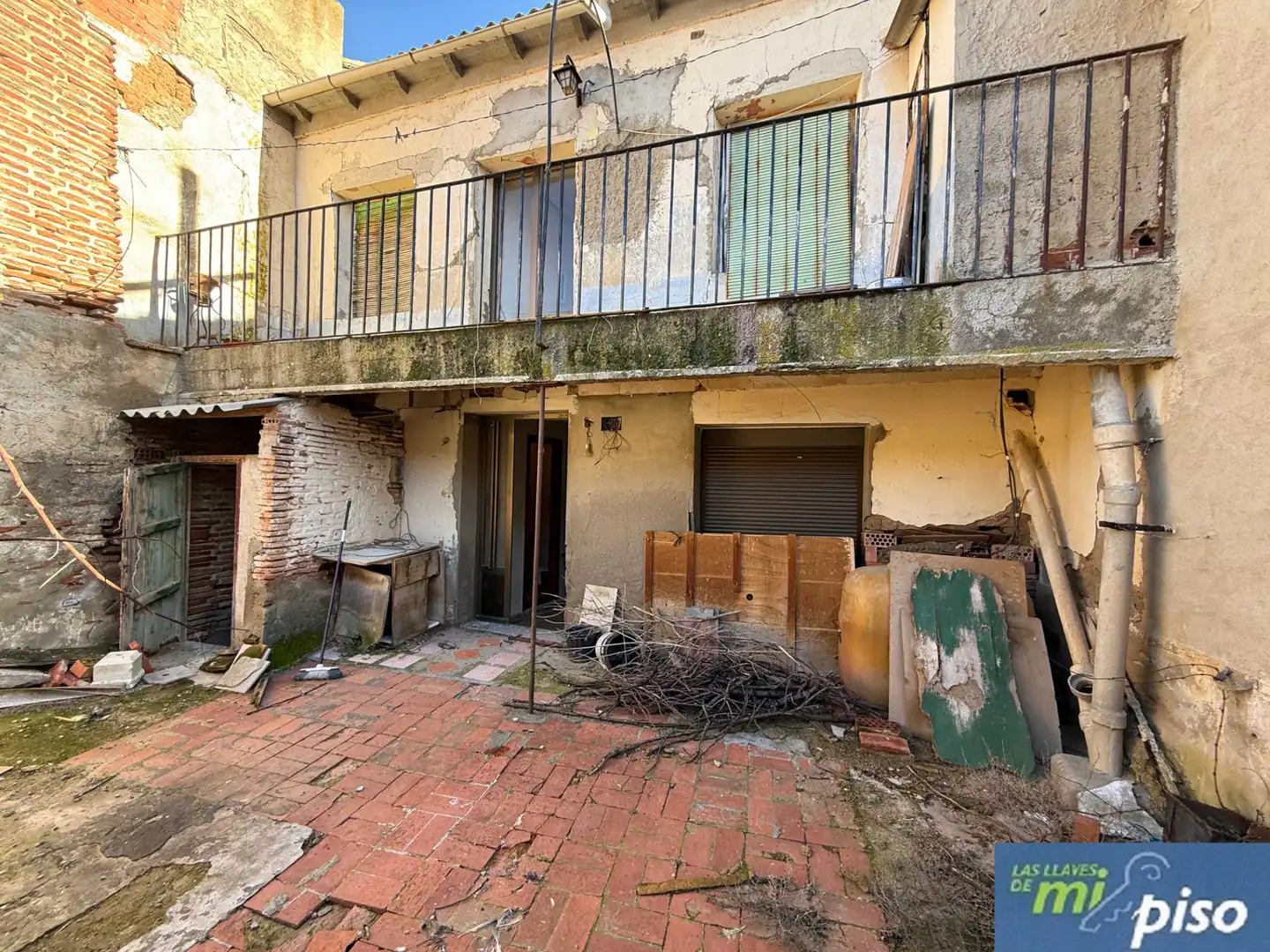Vista exterior de Casa o chalet en venta en Nava del Rey con Calefacción, Jardín privado y Terraza