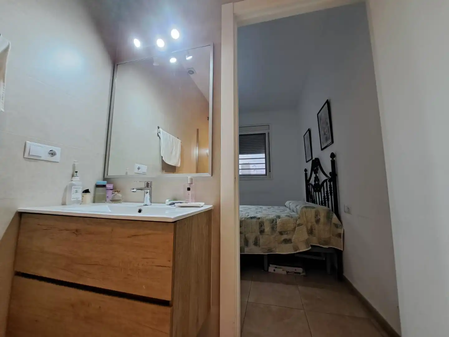 Badezimmer von Erdgeschoss zum Verkauf in Mataró mit Klimaanlage, Heizung und Ofen