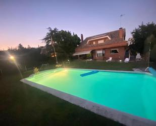 Piscina de Casa o xalet en venda en Boadilla del Monte amb Aire condicionat, Terrassa i Traster