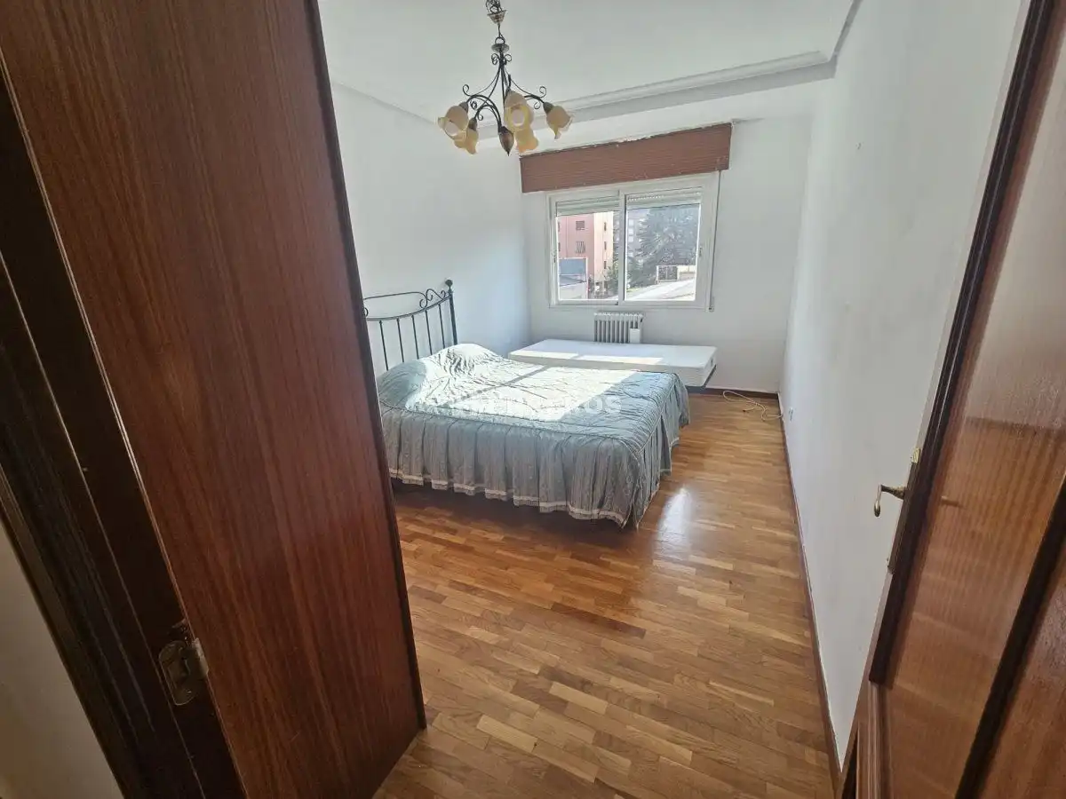 Habitación de Piso en venta en  Logroño con Calefacción, Parquet y Trastero