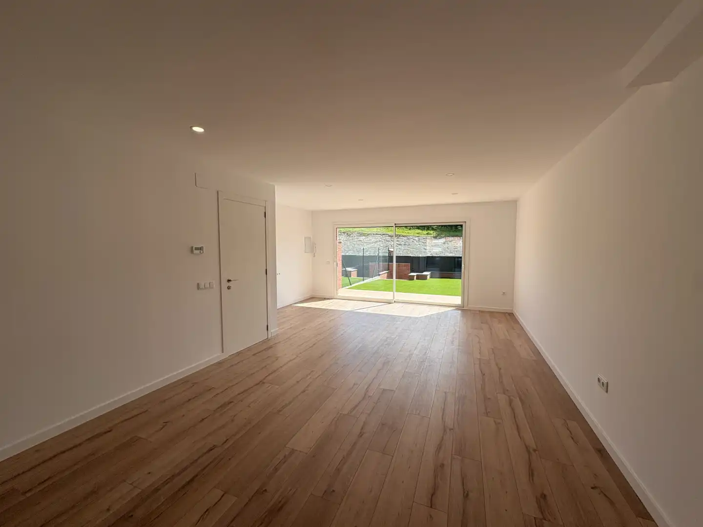 Sala de estar de Casa adosada en venta en Torelló con Calefacción, Jardín privado y Parquet