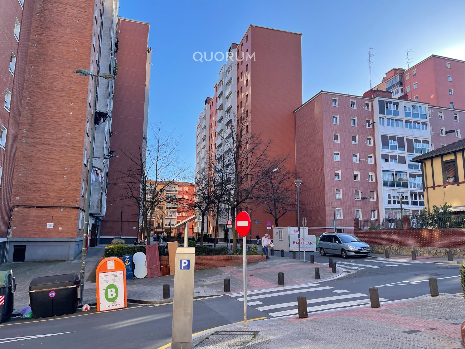 Vista exterior de Local en venda en Bilbao 