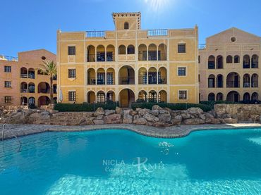 Apartamento con piscina en venta en Poligono Sector Al-2