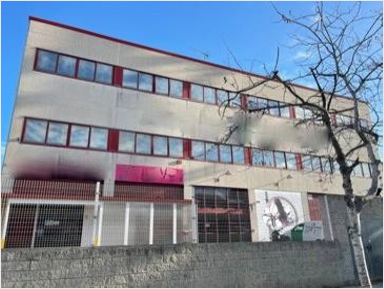 Vista exterior de Nau industrial de lloguer en Castelldefels amb Alarma