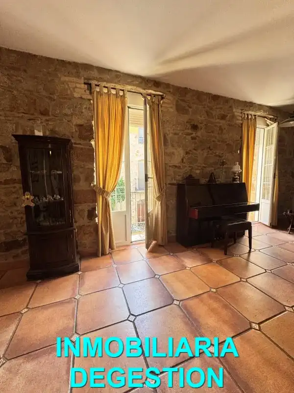 Casa adosada en venda en Linares amb Aire condicionat, Calefacció i Jardí privat