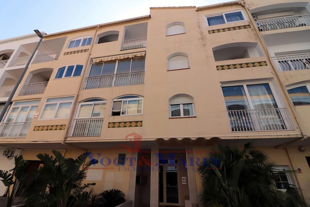 Exterior view of Attic for sale in Empuriabrava  with Air Conditioner, Heating and Parquet flooring