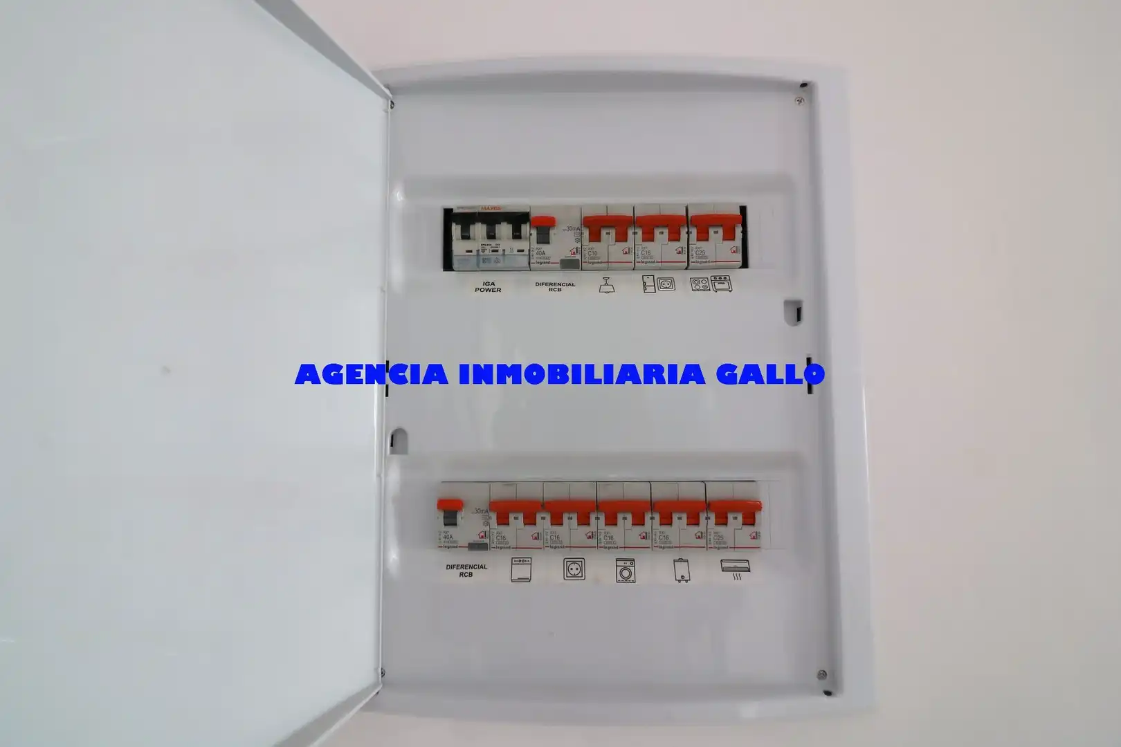 Flat for sale in Sevilla  with Air Conditioner