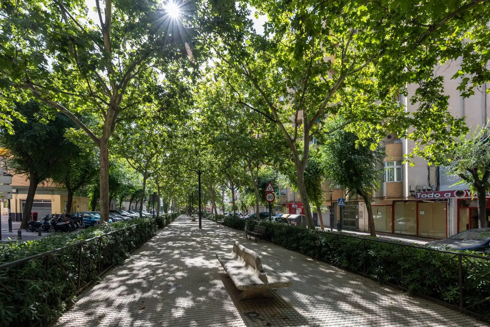 Vista exterior de Pis en venda en Granada amb Terrassa