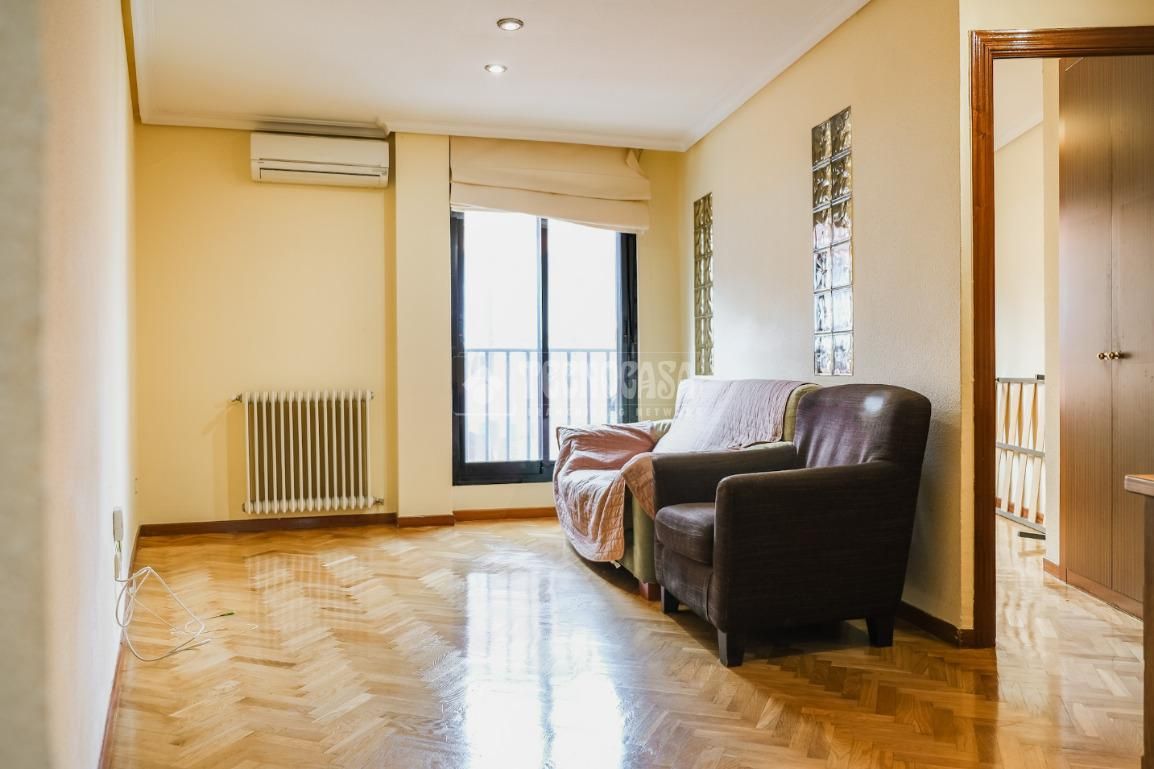 Habitación de Piso en venta en  Madrid Capital con Calefacción, Terraza y Trastero