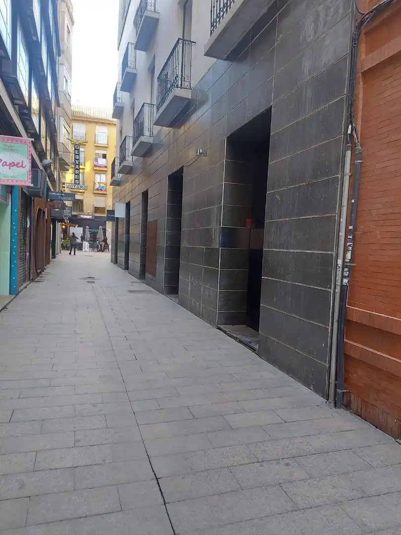 Außenansicht von Geschaftsraum zur Miete in Murcia mit Klimaanlage