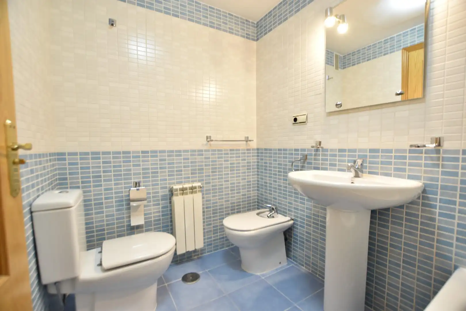 Bathroom of Flat for rent in Beiro
