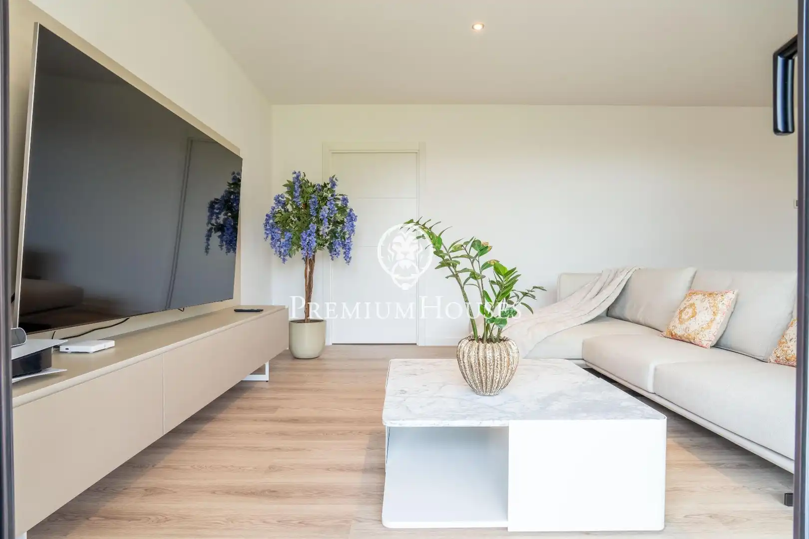 Wohnzimmer von Erdgeschoss zum Verkauf in Sitges mit Klimaanlage, Privatgarten und Parkett