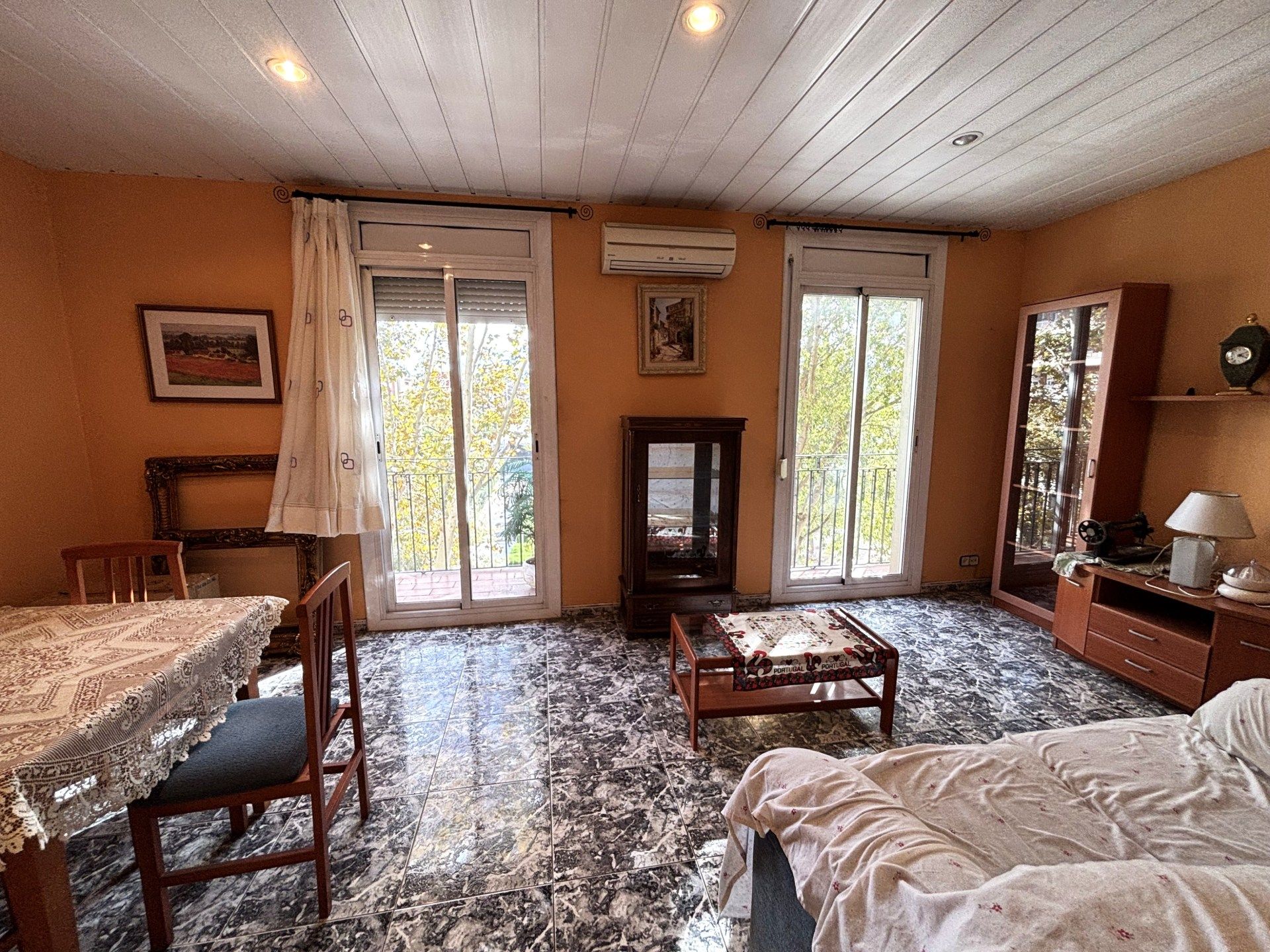 Sala d'estar de Pis en venda en  Barcelona Capital amb Aire condicionat i Balcó