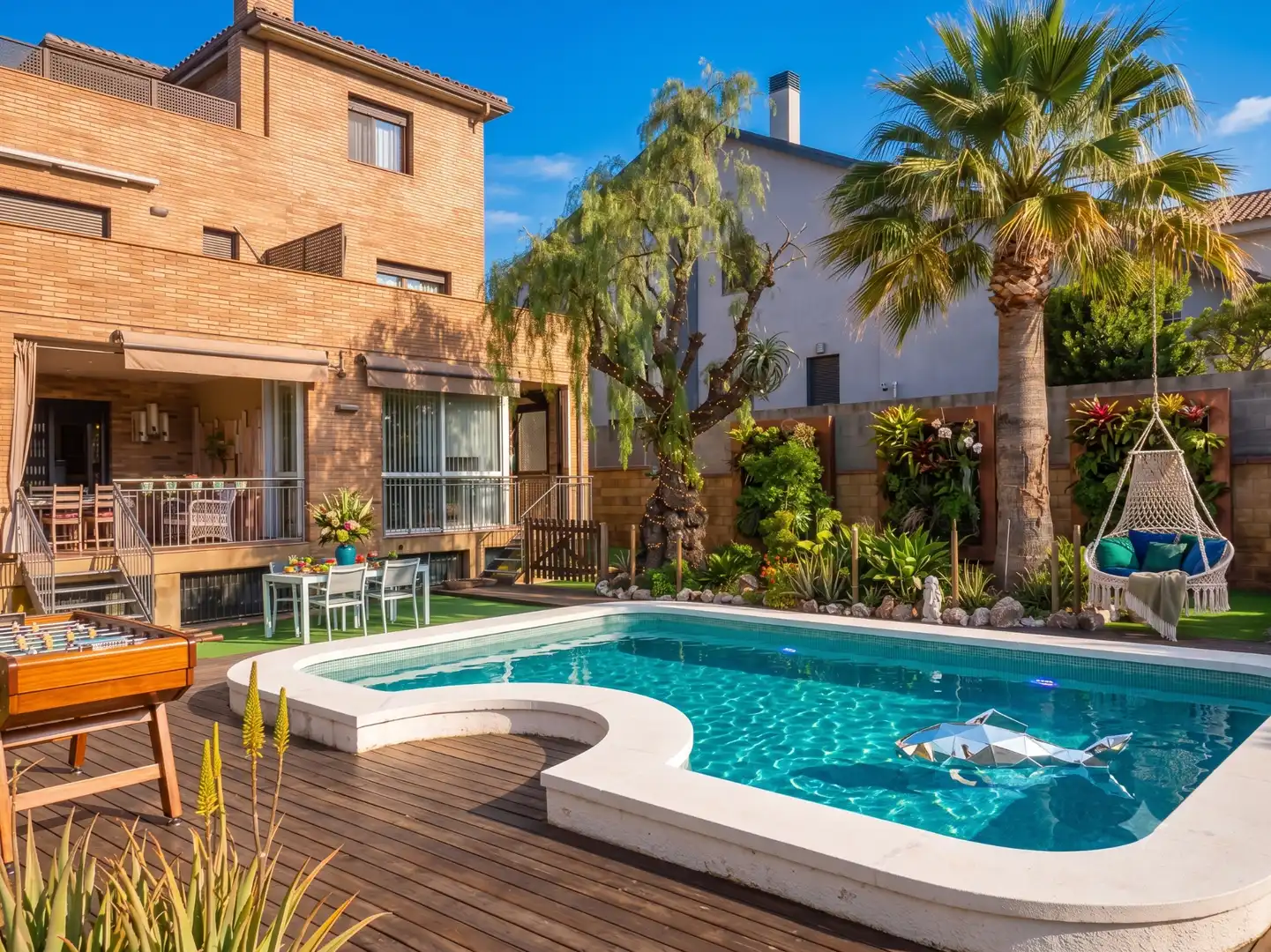 Piscina de Casa o chalet en venta en Viladecans con Jardín privado, Terraza y Piscina