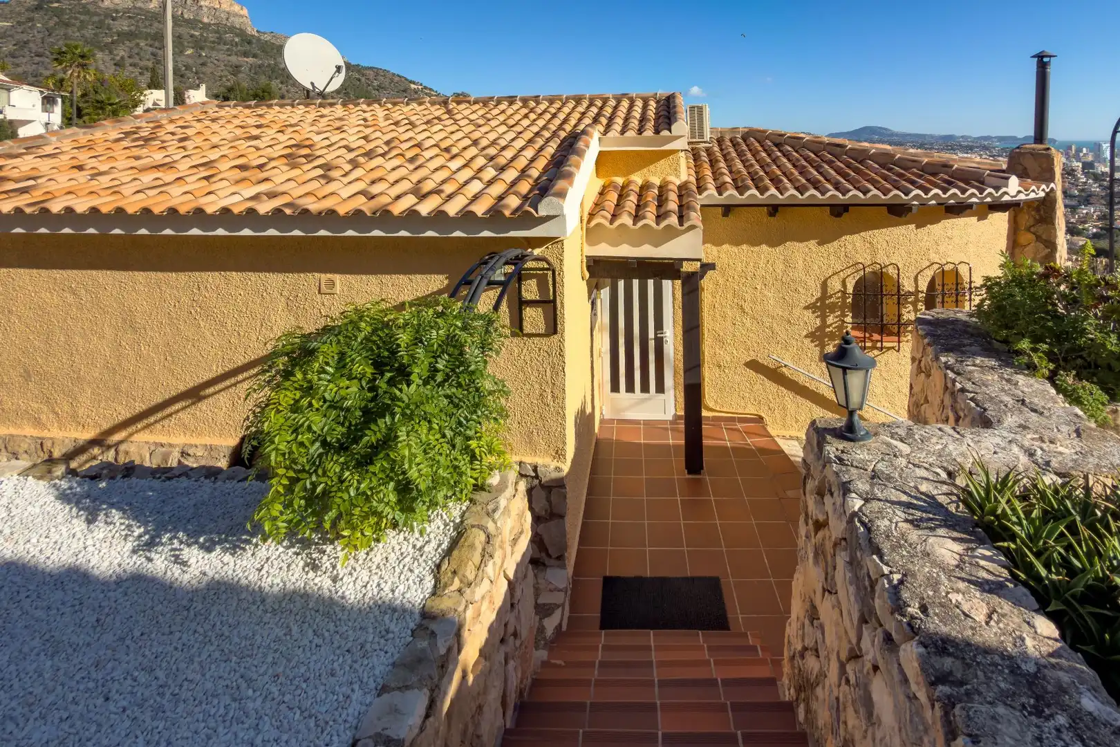 Exterior view of Houses for sale in Calpe / Calp