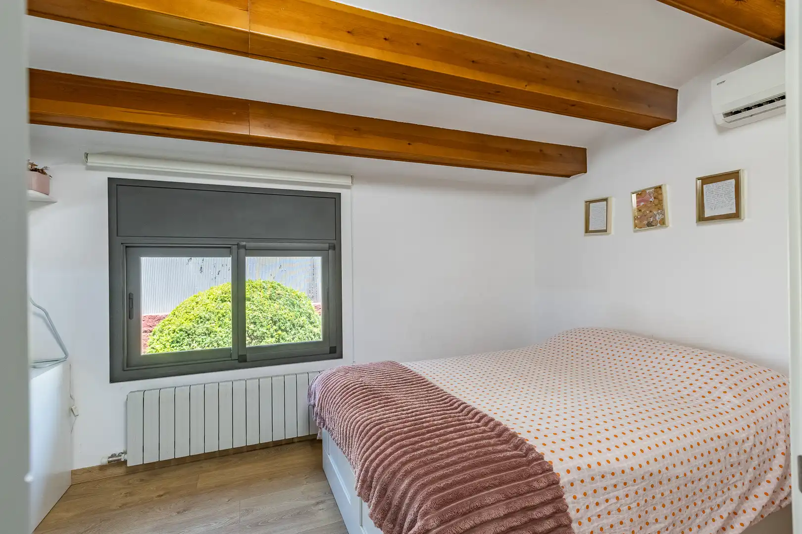 Dormitori de Casa o xalet en venda en Castellar del Vallès amb Aire condicionat, Calefacció i Jardí privat