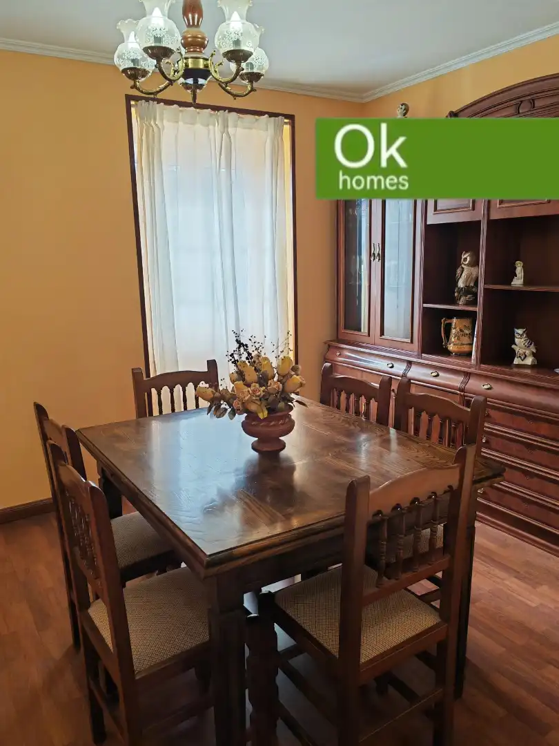 Comedor de Casa adosada de alquiler en Curtis con Calefacción, Trastero y Amueblado