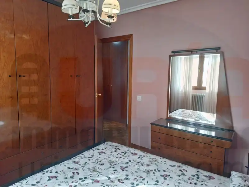 Habitación de Piso de alquiler en Oviedo  con Calefacción, Amueblado y Lavadora