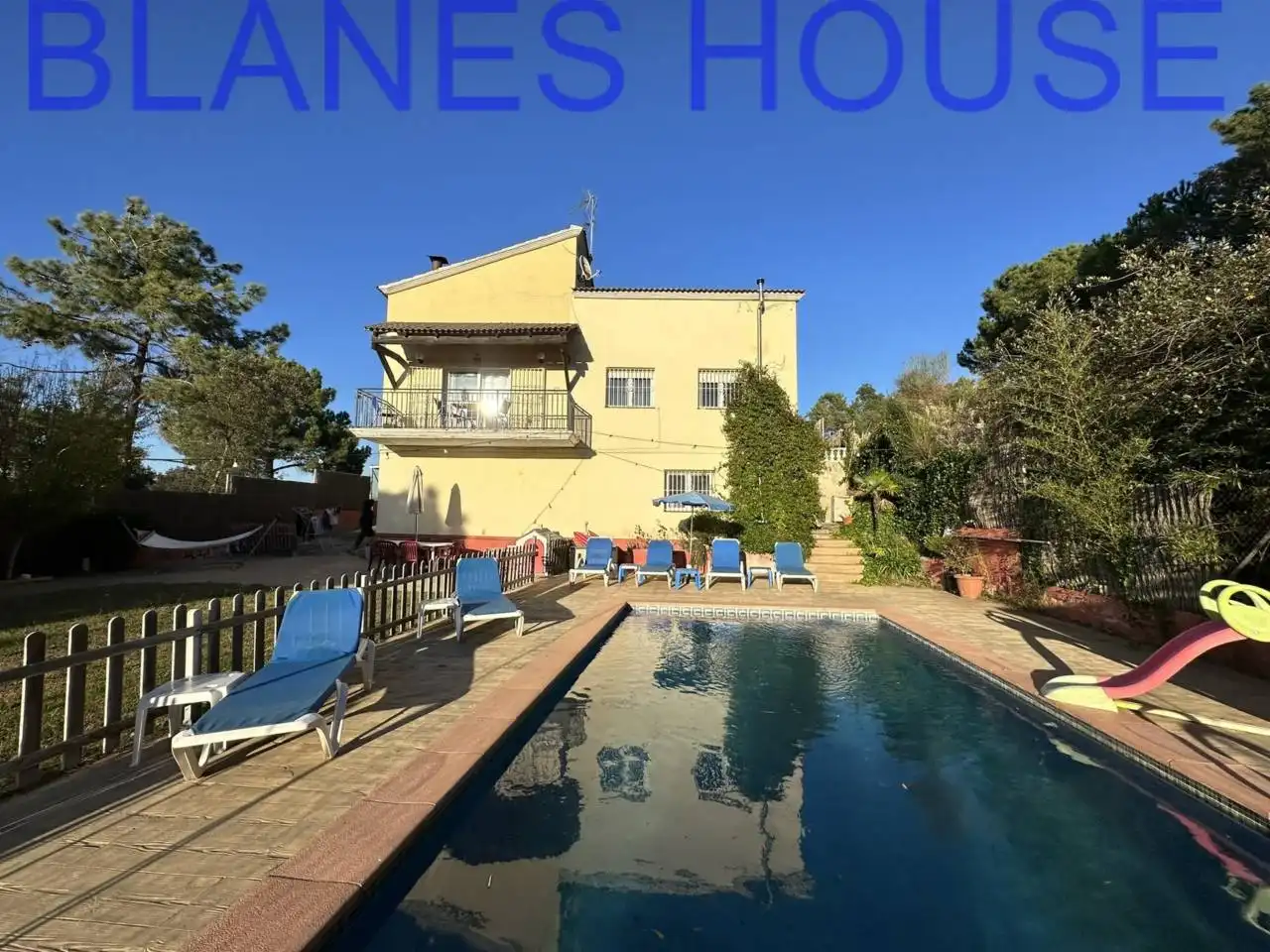 Vista exterior de Casa o xalet en venda en Lloret de Mar amb Calefacció, Jardí privat i Piscina