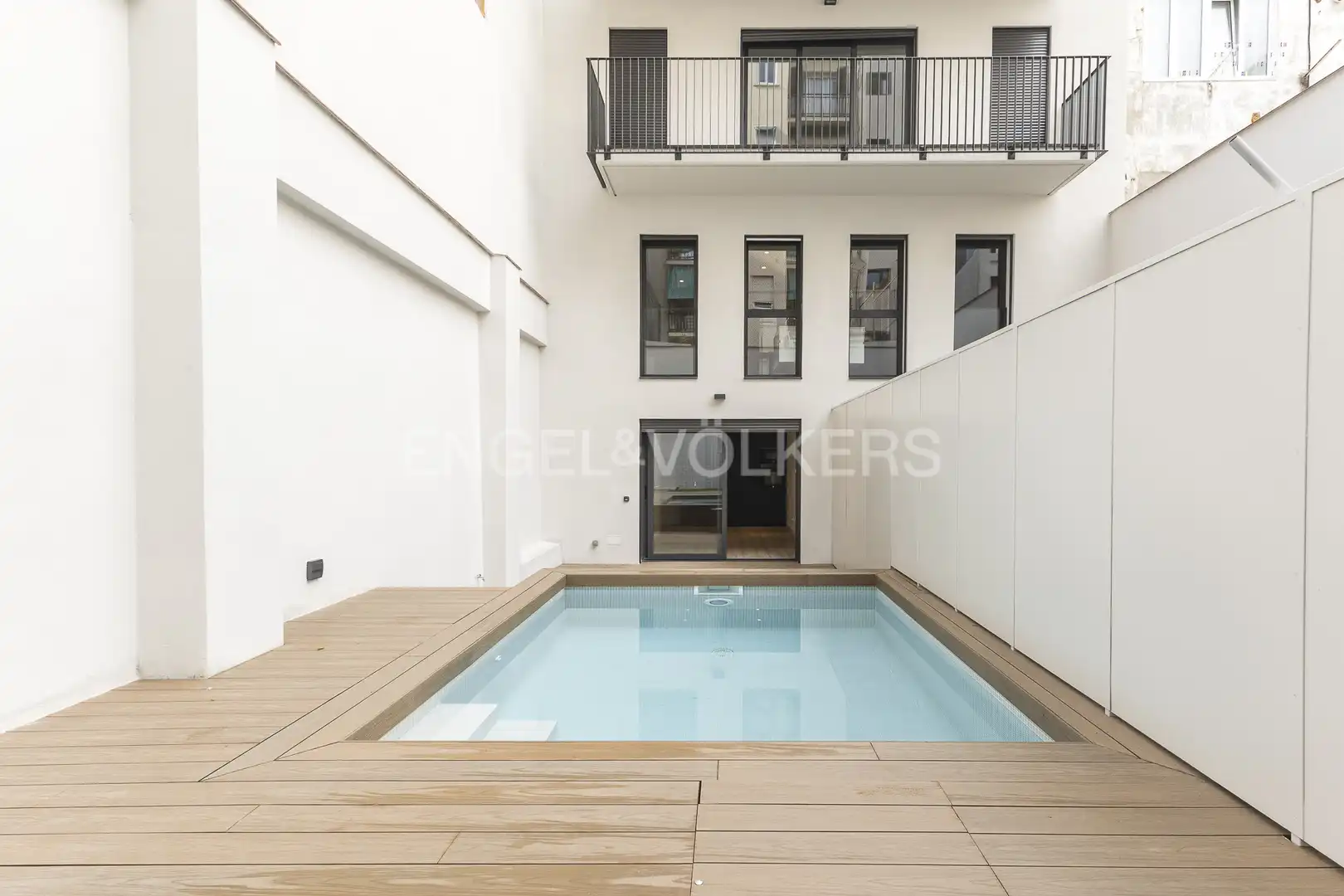 Swimming pool of Apartments for sale in Barcelona  with Air Conditioner, Heating and Private garden