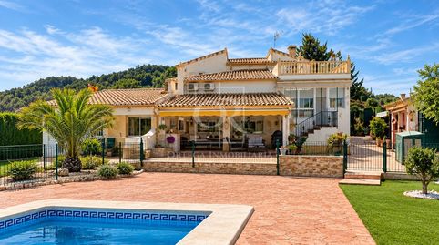 **ESPECTACULAR CHALET DE LUJO CON PISCINA, CASA DE INVITADOS Y 8.000 M² DE PARCELA EN CEHEGÍN**