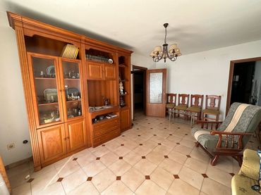 Piso con balcón en venta en Quesada