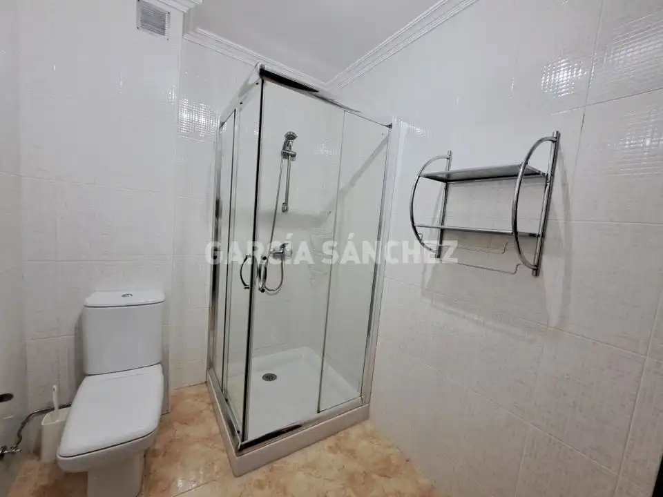 Baño de Apartamento en venta en Boiro con Calefacción, Amueblado y Horno